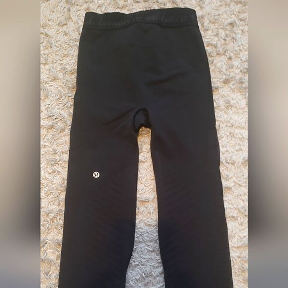LululemonāAthleticaĀ laserācutāleggingsā4 - Picture 4 of 8